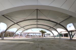 Telo tensionato con cavi in acciaio