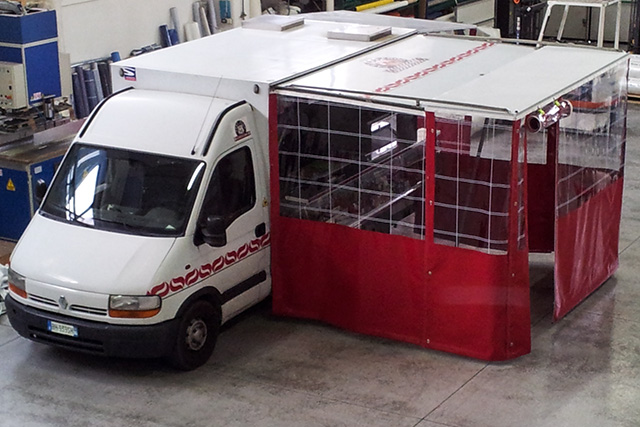 Tenda da mercato automatica restringibile con impianto LED  Sei un  ambulante? Possiedi un Food Truck? Organizzi eventi all'aperto? Risparmia  tempo e fatica, allestisci il tuo spazio in modo semplice e pratico